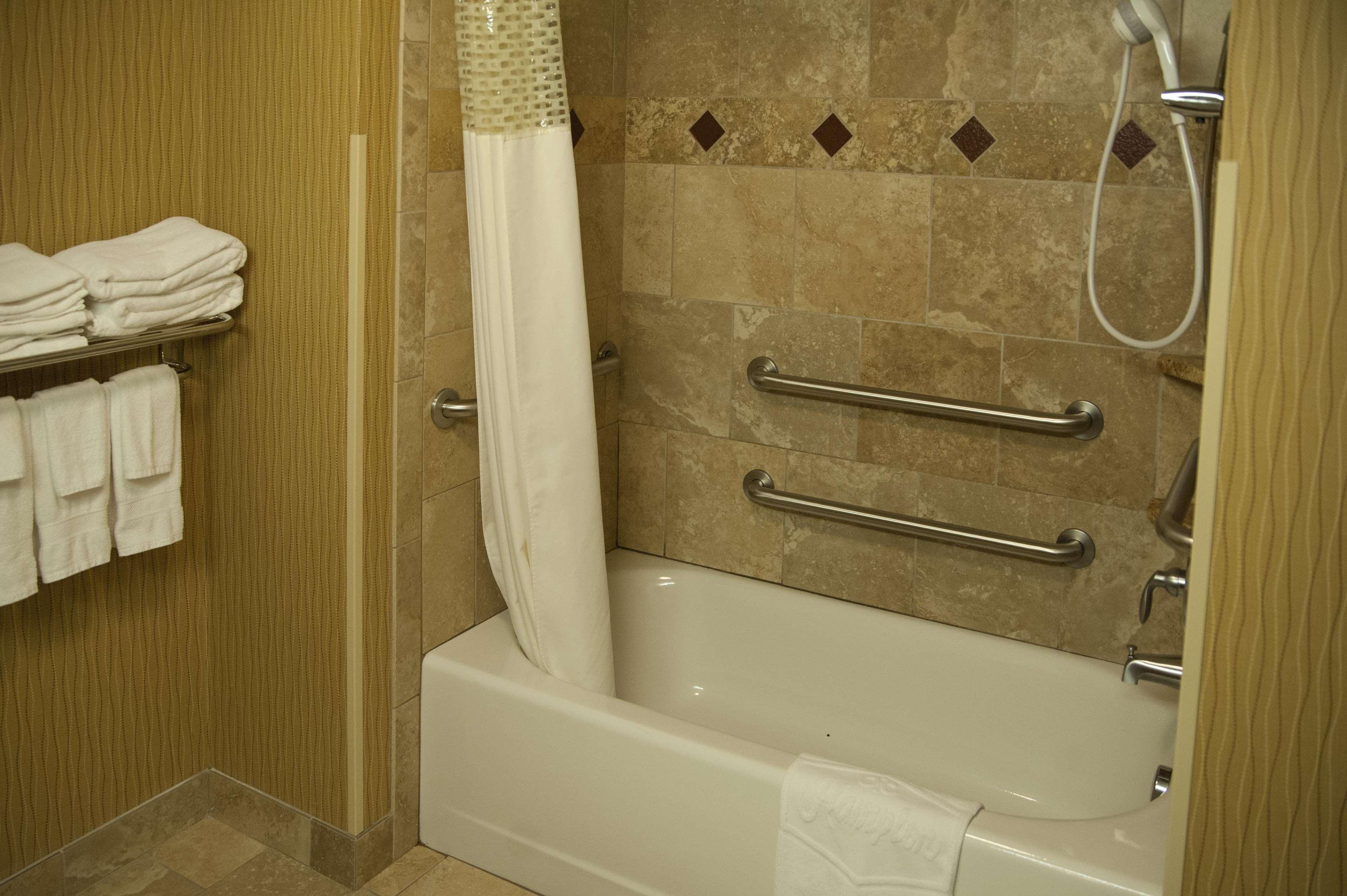 Hampton Inn & Suites Watertown Dış mekan fotoğraf