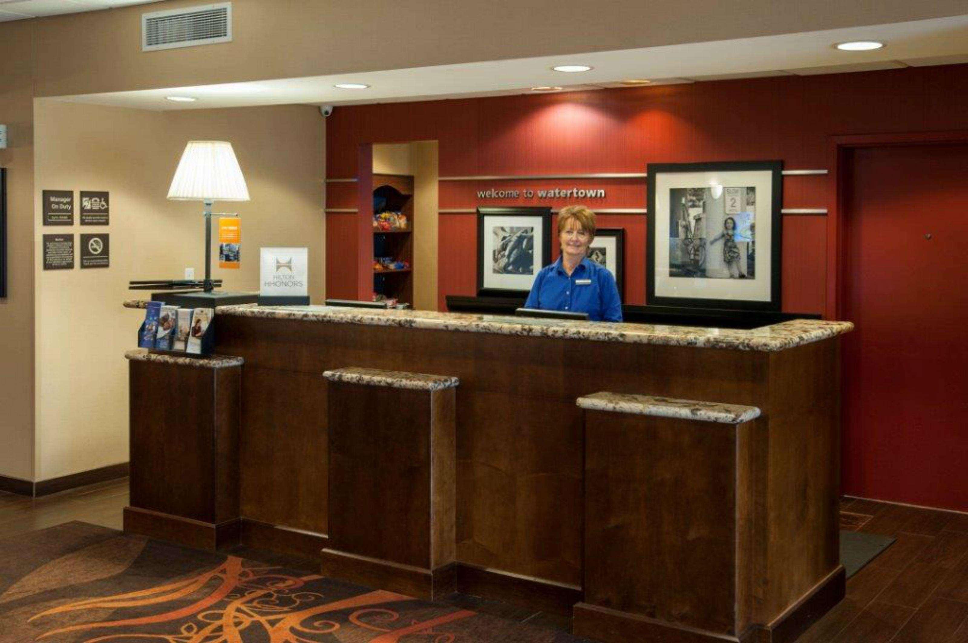 Hampton Inn & Suites Watertown Dış mekan fotoğraf